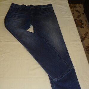 KUT Zipper Straight Leg Jeans with Two Front and Back Pockets.